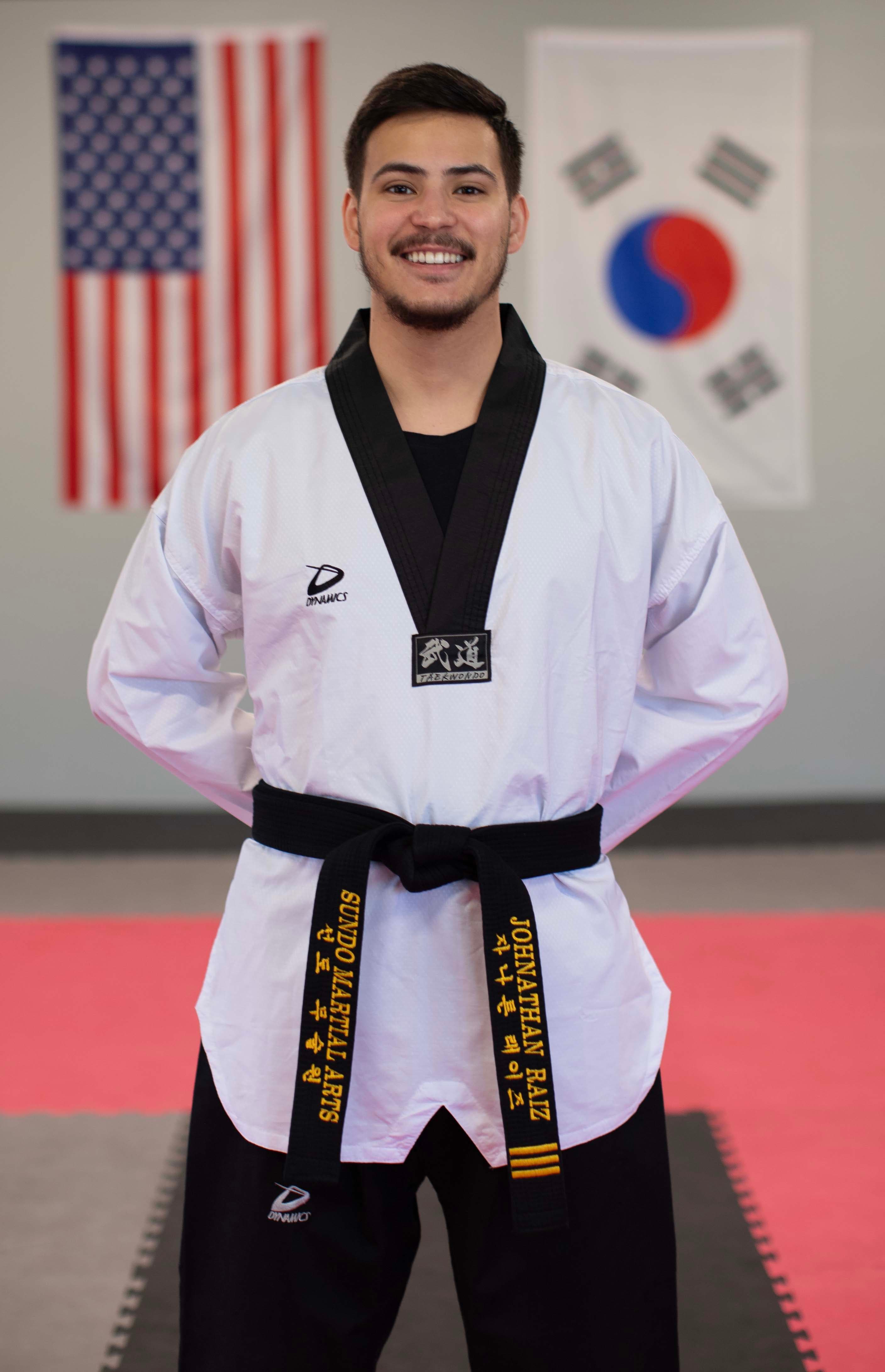 Instructor Johnathan Raiz